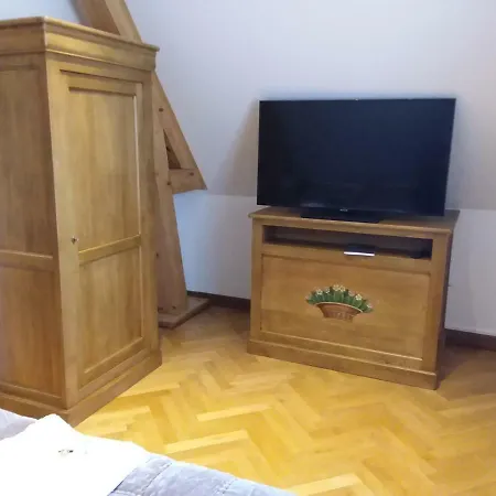 La Charmeraie Arrest